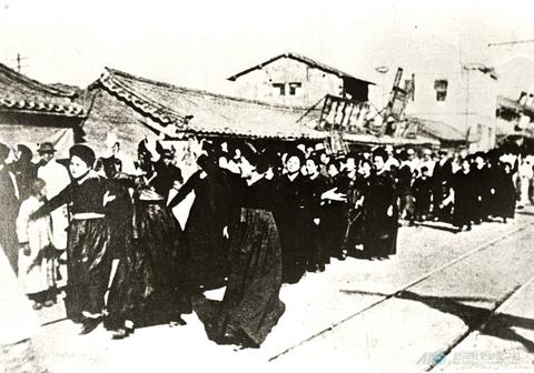 이화여자대학 학생들／대한독립만세 썸네일